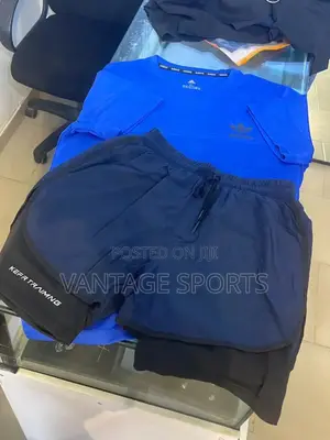 Men’s Gym Outfit: Performance Top and Shorts
