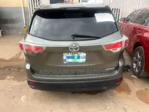 Toyota Highlander LE 4dr SUV (3.5L 6cyl 6A) 2015 Green