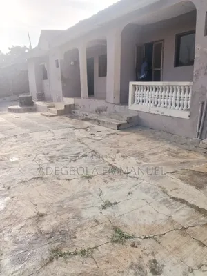 3bdrm Apartment in Sukuru, Alakia for rent