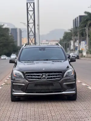 Mercedes-Benz M Class ML63 AMG 4dr SUV AWD (5.5L 8cyl Turbo 7A) 2014