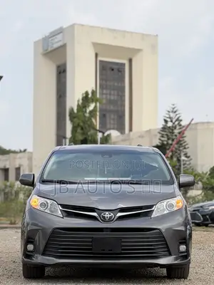 Toyota Sienna XLE Premium AWD (3.5L 6cyl 8A) 2018 Gray