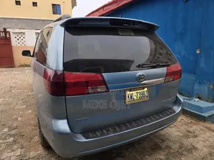 Toyota Sienna XLE 2005 Blue