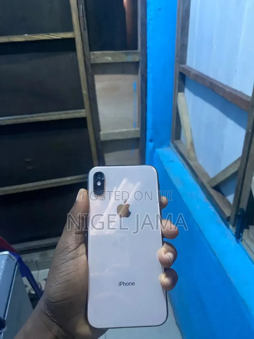 Apple iPhone XS 64 GB White