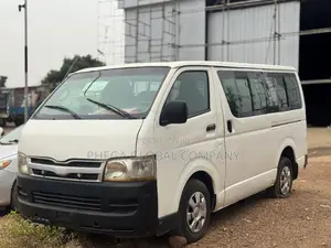 Toyota HiAce 2010 White