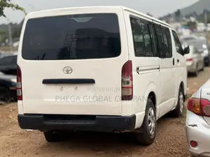 Toyota HiAce 2010 White