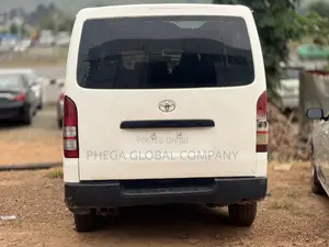 Toyota HiAce 2010 White