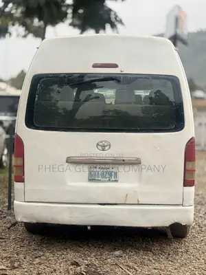 Toyota HiAce 2010 White