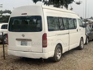 Toyota HiAce 2010 White