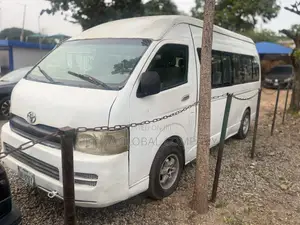 Toyota HiAce 2010 White