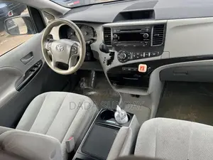 Toyota Sienna 2014 Silver
