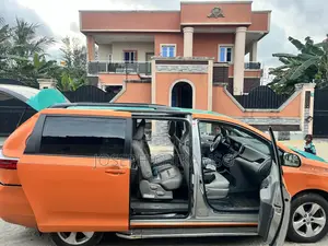 Toyota Sienna LE 8 Passenger (3.5L 6cyl 6A) 2016 Orange