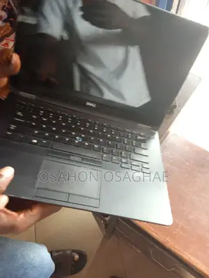 Laptop Dell Latitude E7470 8GB Intel Core i7 SSHD (Hybrid) 512GB