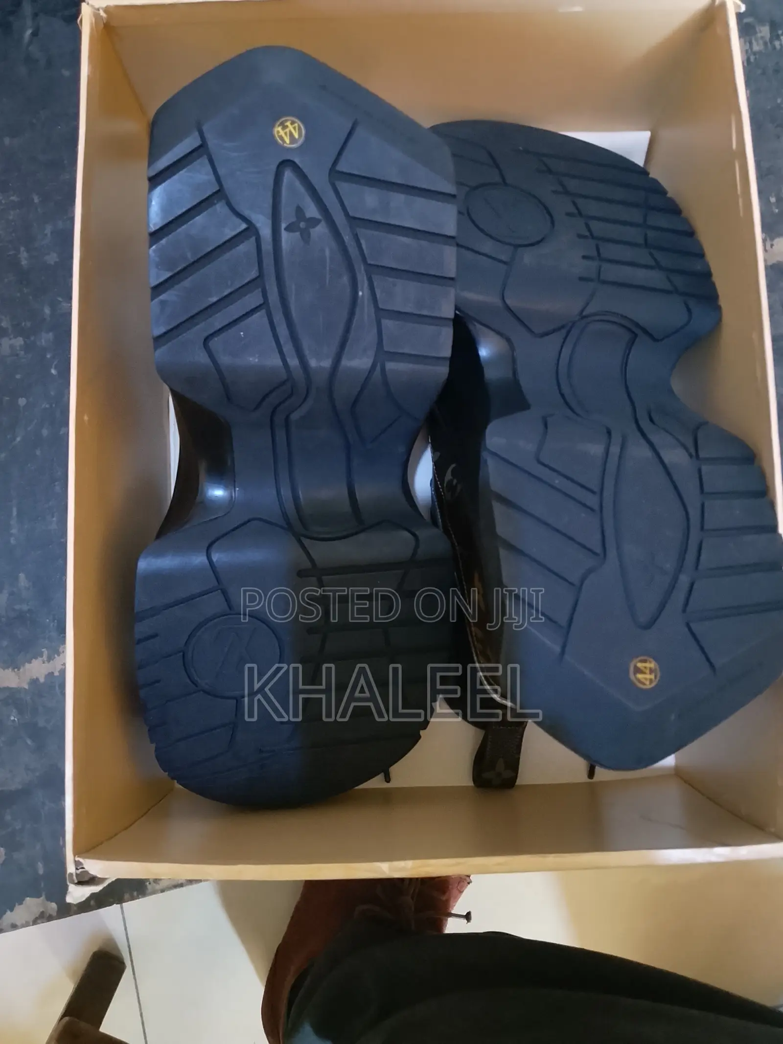 Solid LV Designer Shoes