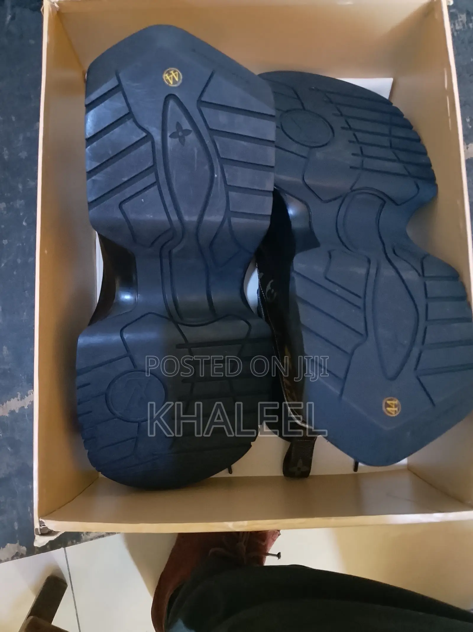 Solid LV Designer Shoes