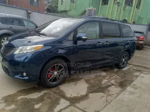 Toyota Sienna 2011 Blue