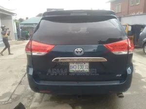 Toyota Sienna 2011 Blue