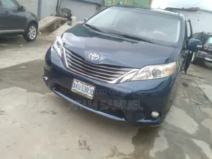 Toyota Sienna 2011 Blue