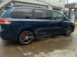Toyota Sienna 2011 Blue
