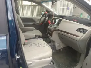 Toyota Sienna 2011 Blue