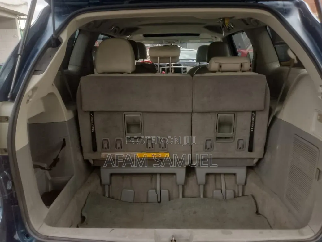 Toyota Sienna 2011 Blue