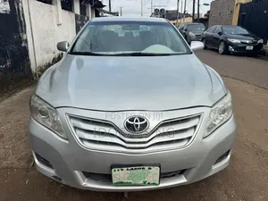 Toyota Camry LE 4dr Sedan (2.5L 4cyl 6AM) 2010 Silver