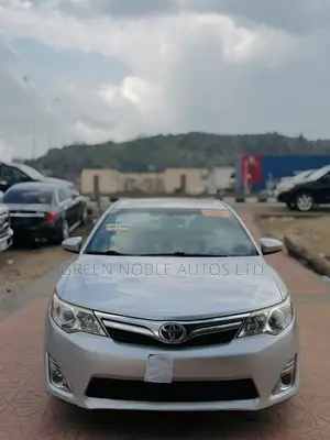 Toyota Camry XLE 4dr Sedan (2.5L 4cyl 6A) 2013 Silver