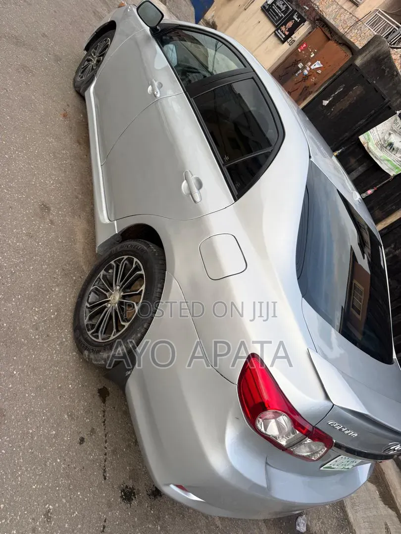 Toyota Corolla 2010 Silver