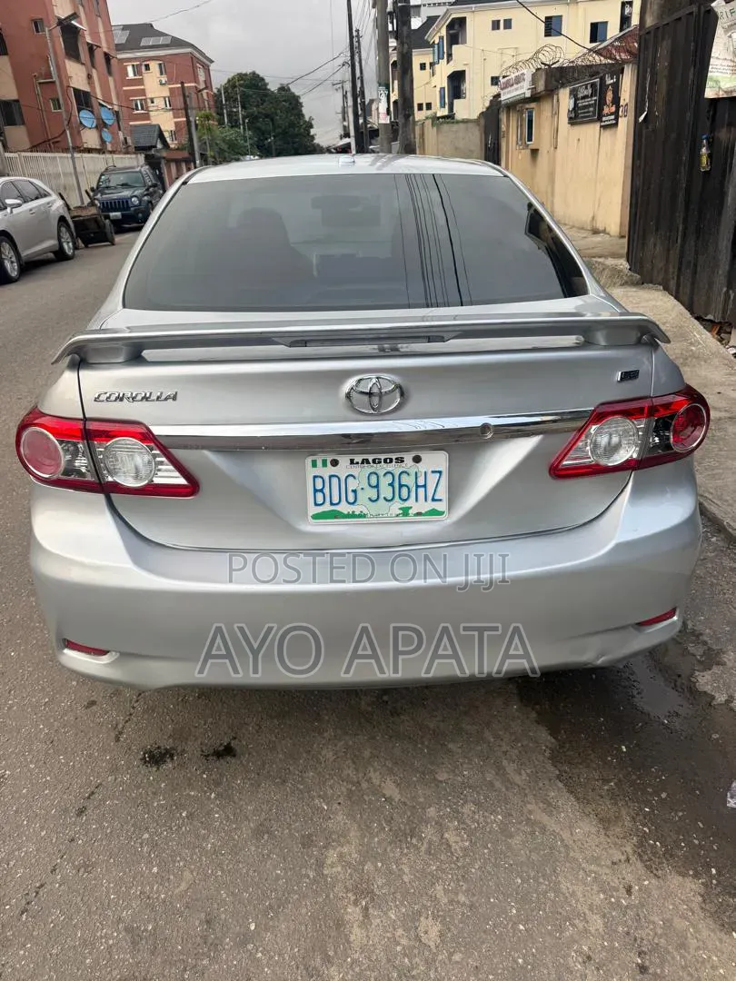 Toyota Corolla 2010 Silver