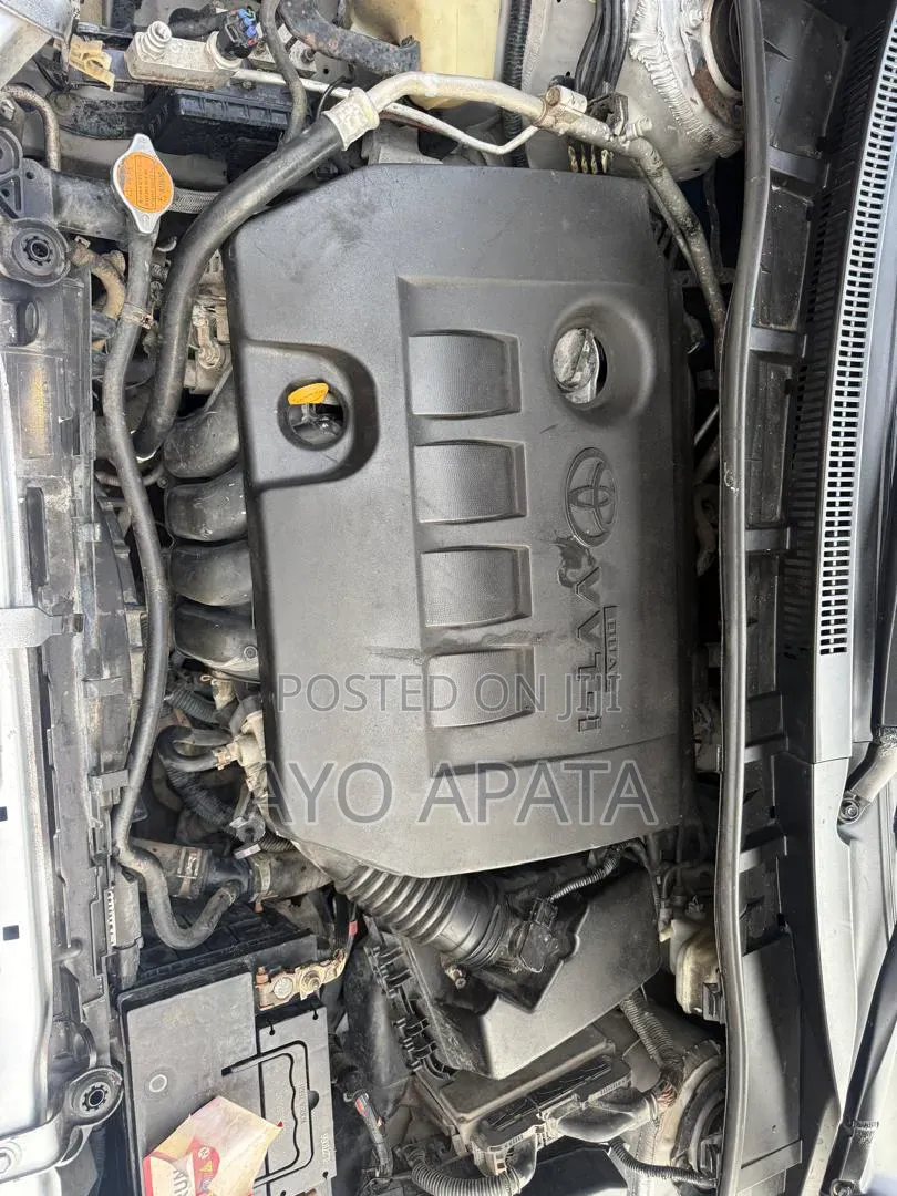 Toyota Corolla 2010 Silver