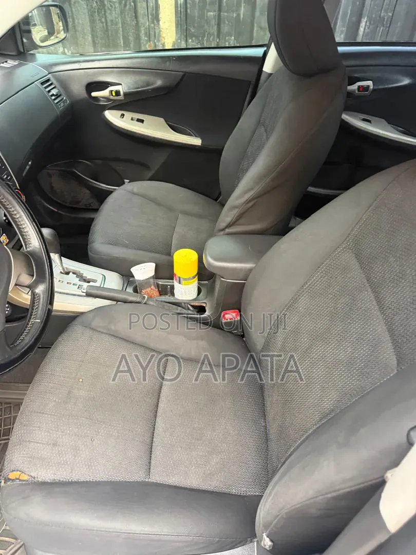 Toyota Corolla 2010 Silver