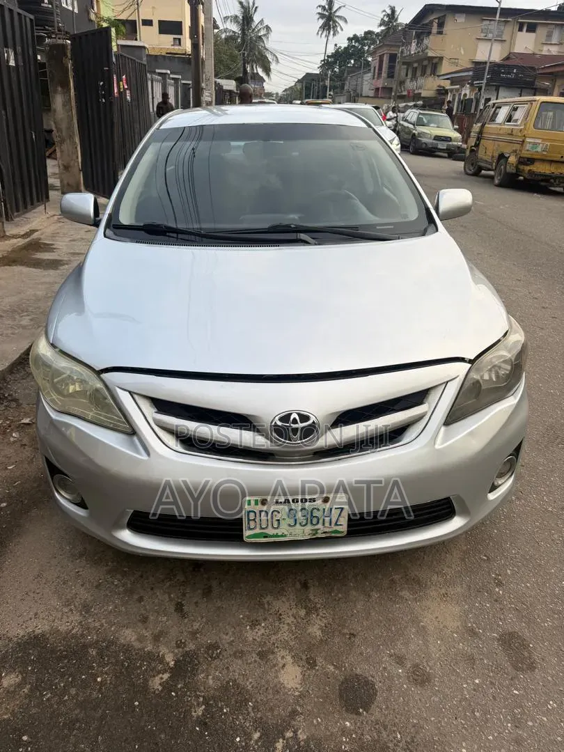 Toyota Corolla 2010 Silver