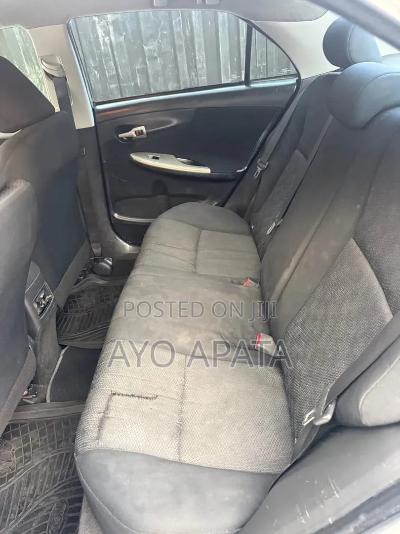 Toyota Corolla 2010 Silver
