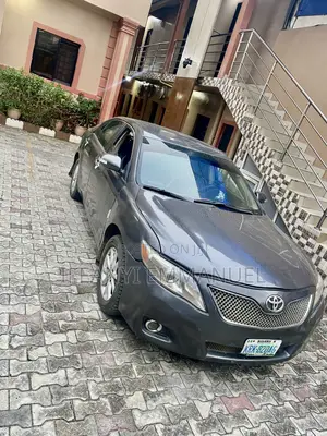 Toyota Camry XLE 4dr Sedan (2.5L 4cyl 6AM) 2010 Gray