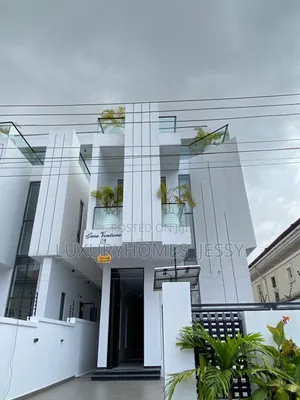 Furnished 5bdrm Duplex in Ikota for sale