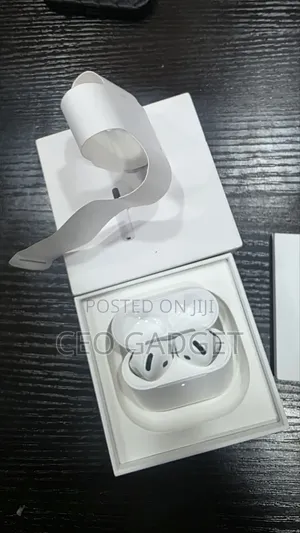 AirPods 4 ANC