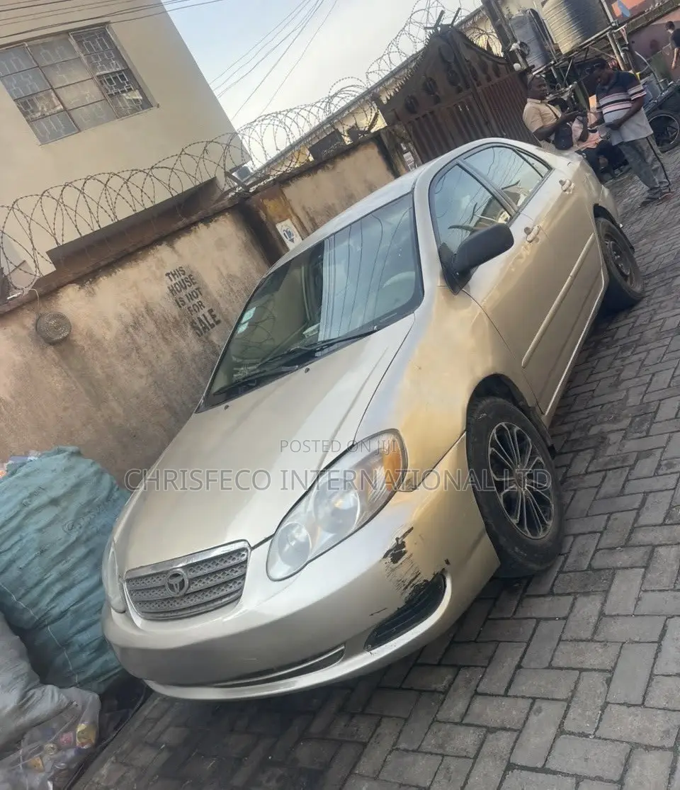 Toyota Corolla 2004 Gold