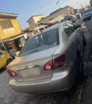 Toyota Corolla 2004 Gold