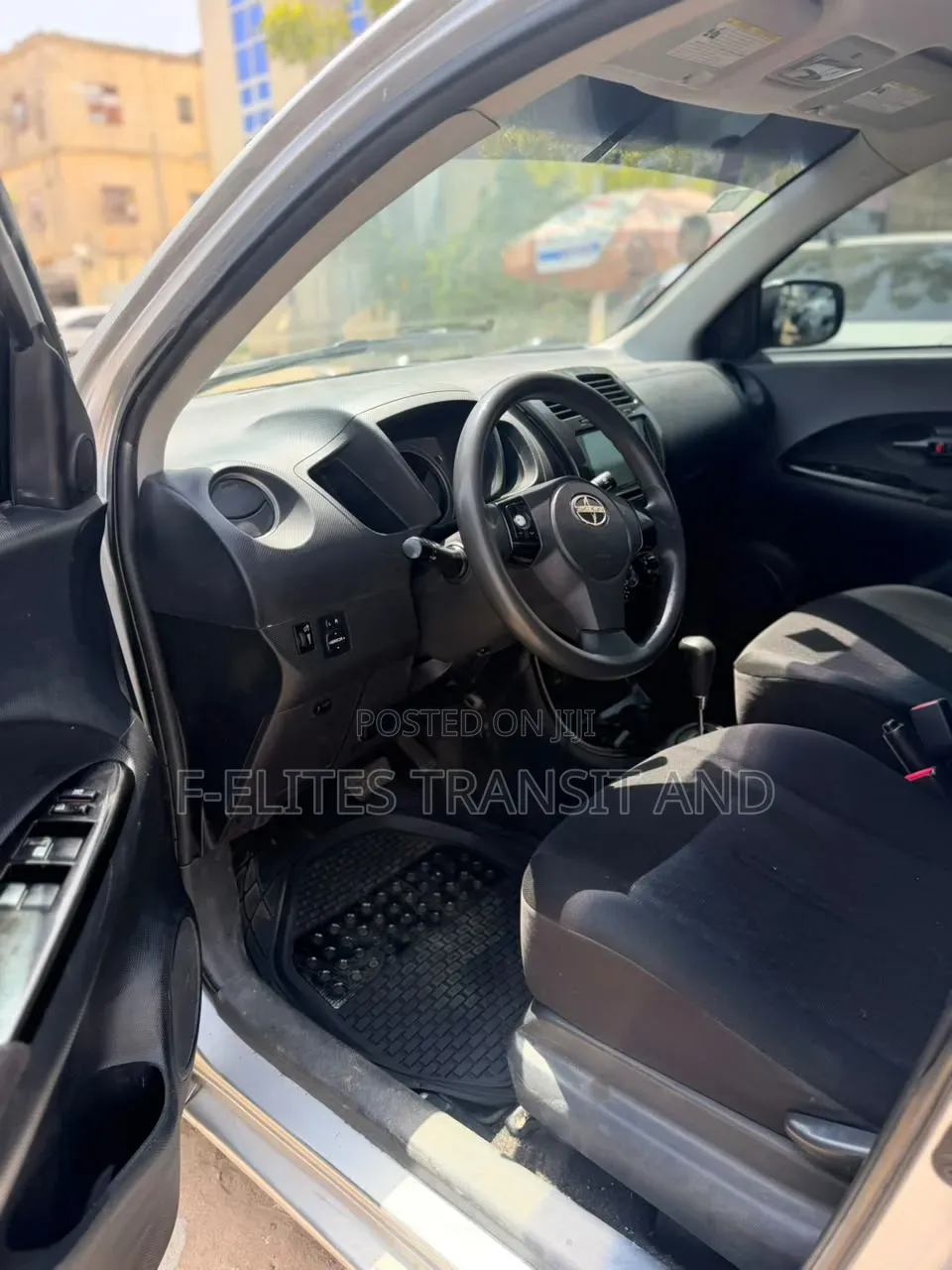 Scion xD Base 2014 Silver