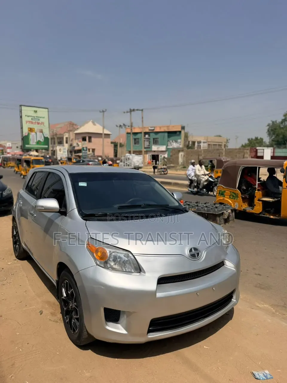 Scion xD Base 2014 Silver