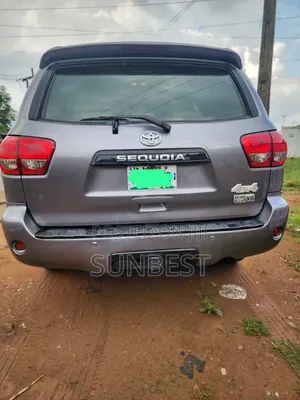 Toyota Sequoia SR5 4dr SUV (5.7L 8cyl 6A) 2011 Gray
