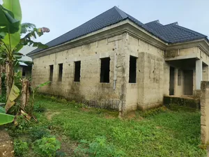 3bdrm Bungalow in Ekamba Nsukara, Uyo for Sale