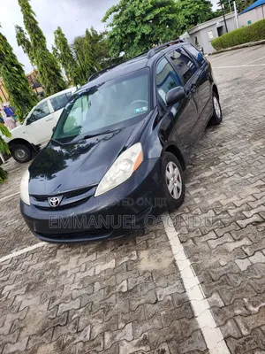 Toyota Sienna LE 8 Passenger 2010 Black