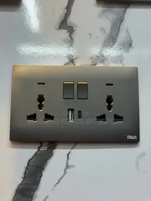 13a Double Socket With USB and Type-C