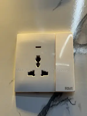 13a Single Luxury Socket