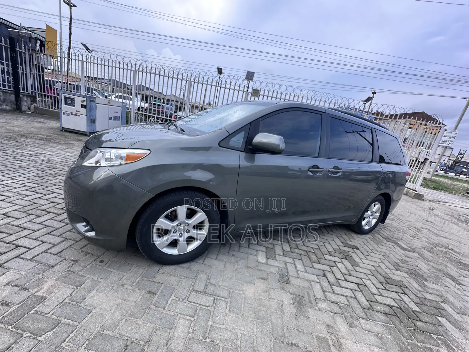 Toyota Sienna 2011 Gray
