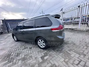 Toyota Sienna 2011 Gray