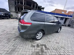 Toyota Sienna 2011 Gray
