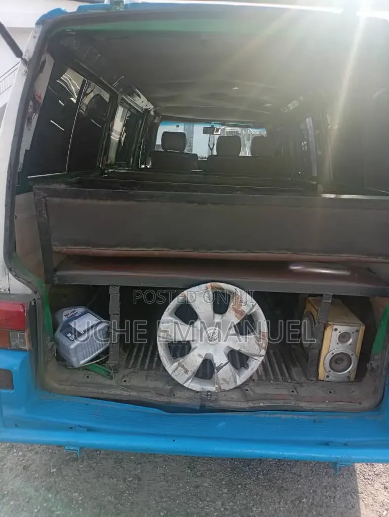 Volkswagen Transporter 2005 Blue