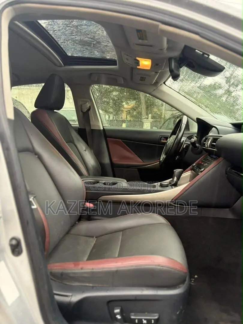Lexus IS 300 AWD 2018 Silver
