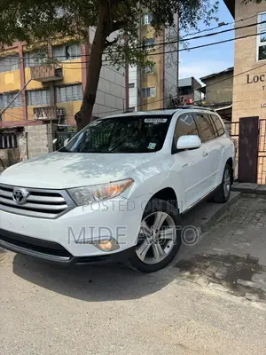 Toyota Highlander Limited 3.5l 4WD 2013 White